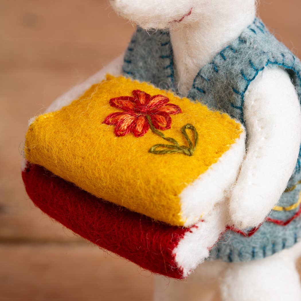 Corinne Lapierre Felt Kit | Little Mouse The Librarian